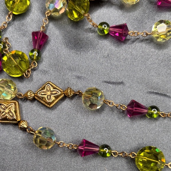Elegant Multicolor Beaded Necklace - Picture 3 of 3